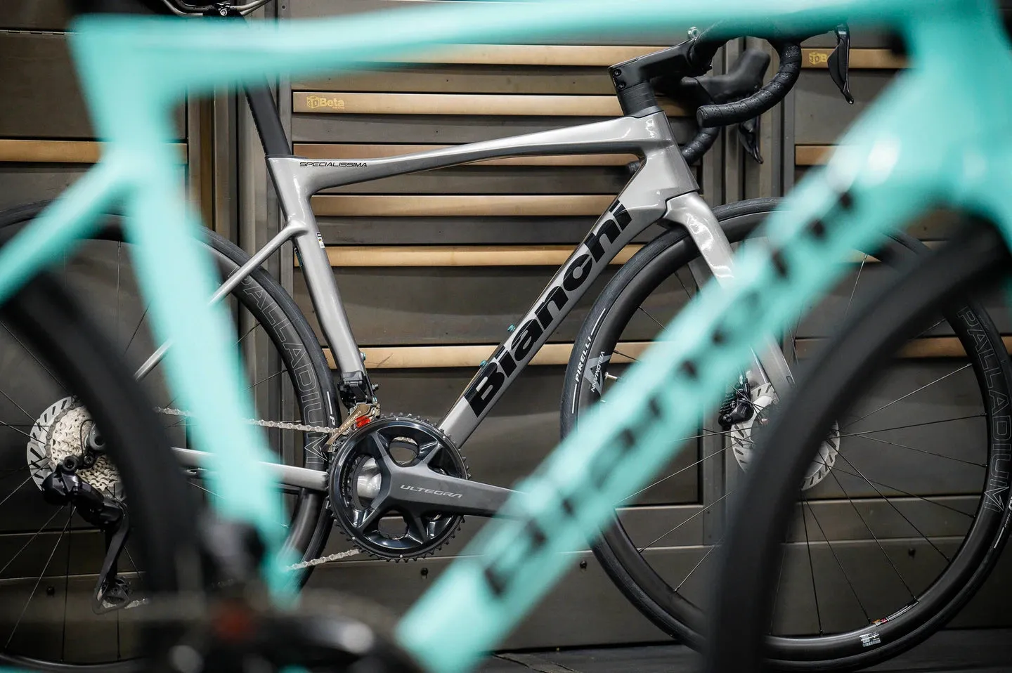 Bianchi Specialissima COMP 2025 - Shimano 105 Di2 12sp - Velomann Palladium, 33mm profile