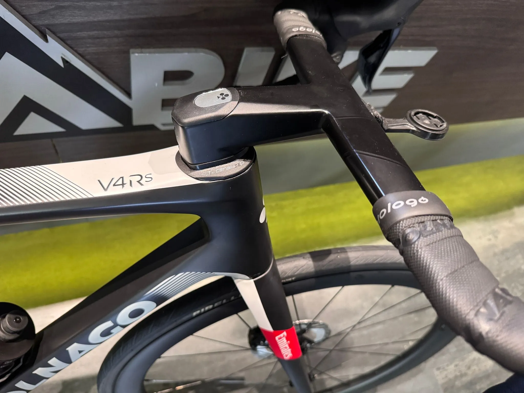 Colnago V4Rs 2024 - Shimano Ultegra Di2 2x12sp - Fulcrum Racing Wind 420 DB