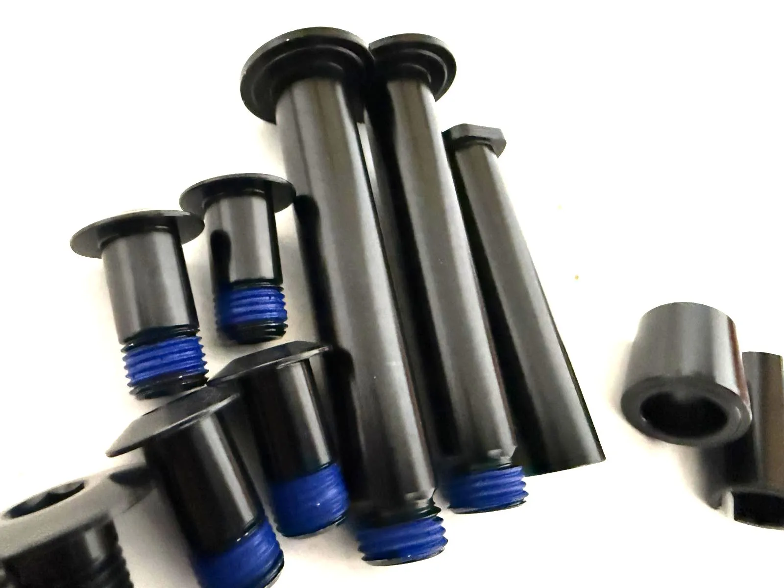 Diamondback Mission Main Pivot Kit  2015-17 with shock mount bolts-No Bearings