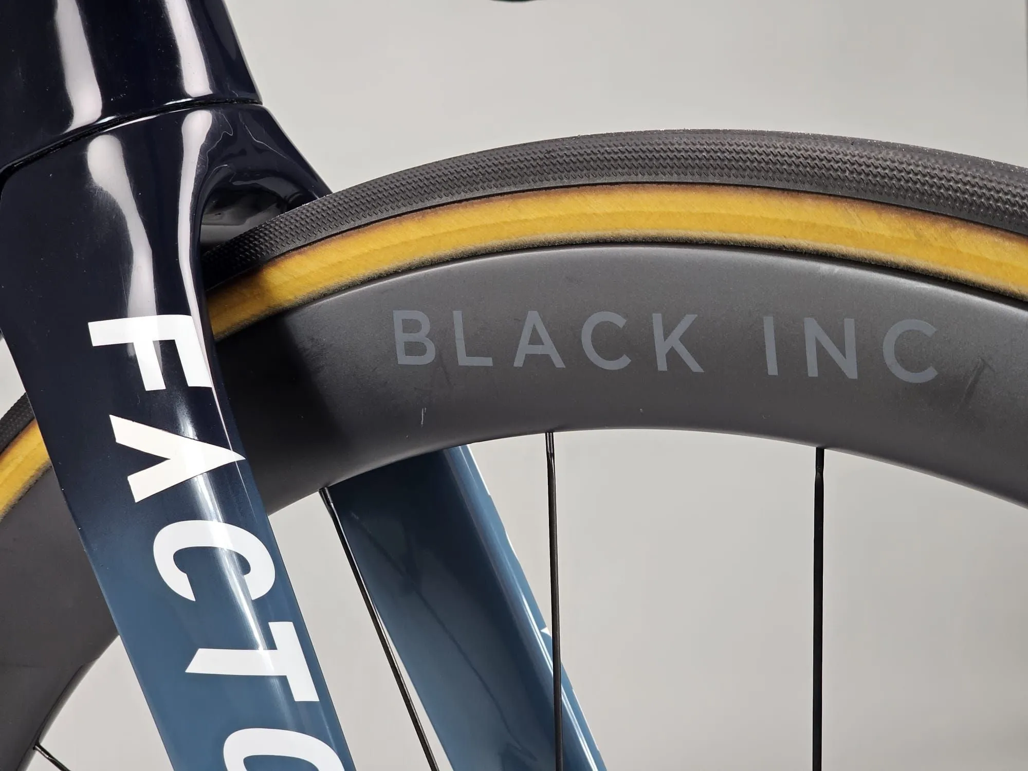 Factor Ostro VAM 2023 - Shimano Ultegra Di2 2x12sp - Black Inc Forty Five