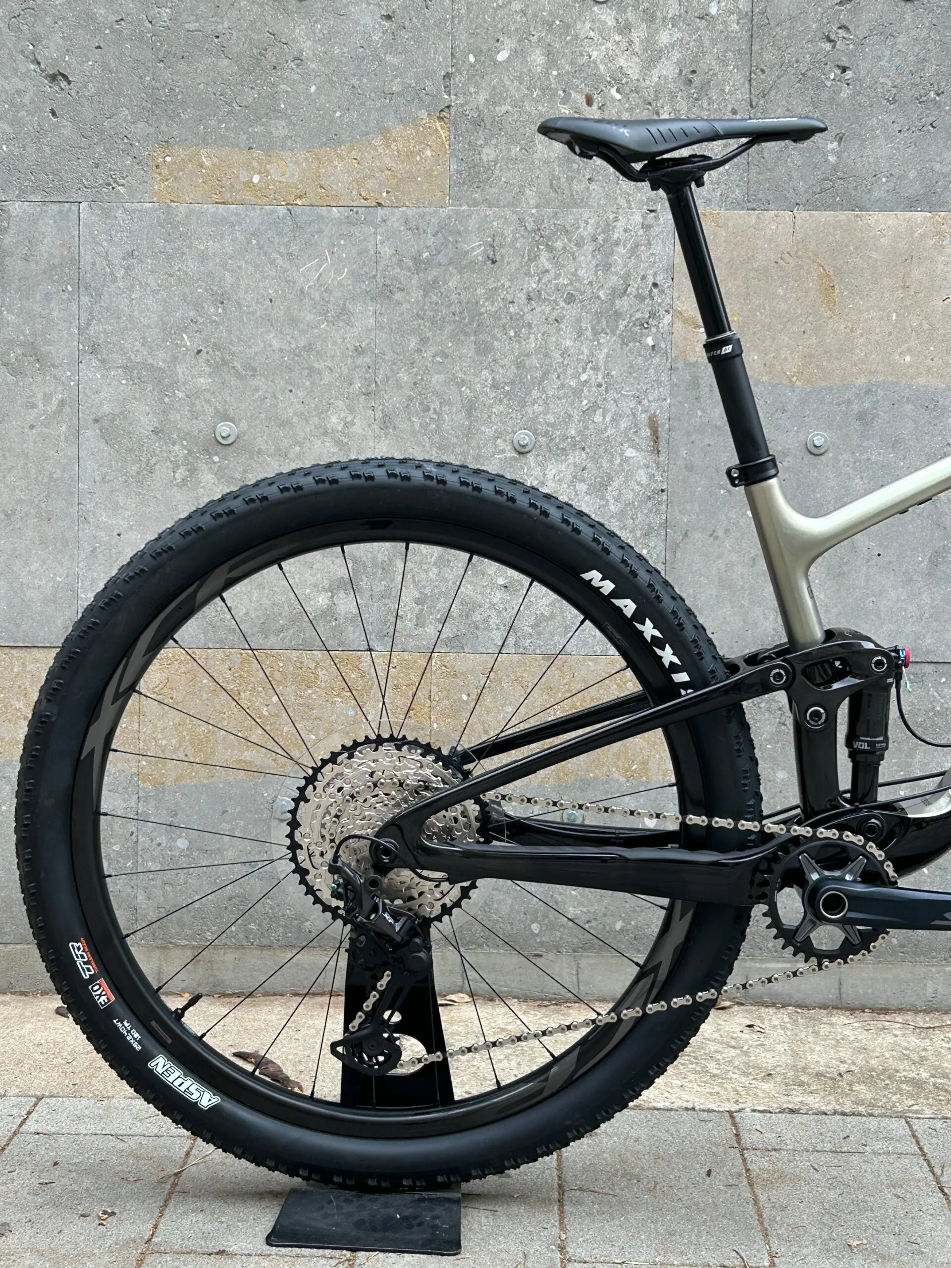 Giant Anthem Advanced 29 2 2024 - Shimano Deore XT 1x12sp - Giant XCR 2 29 Carbon