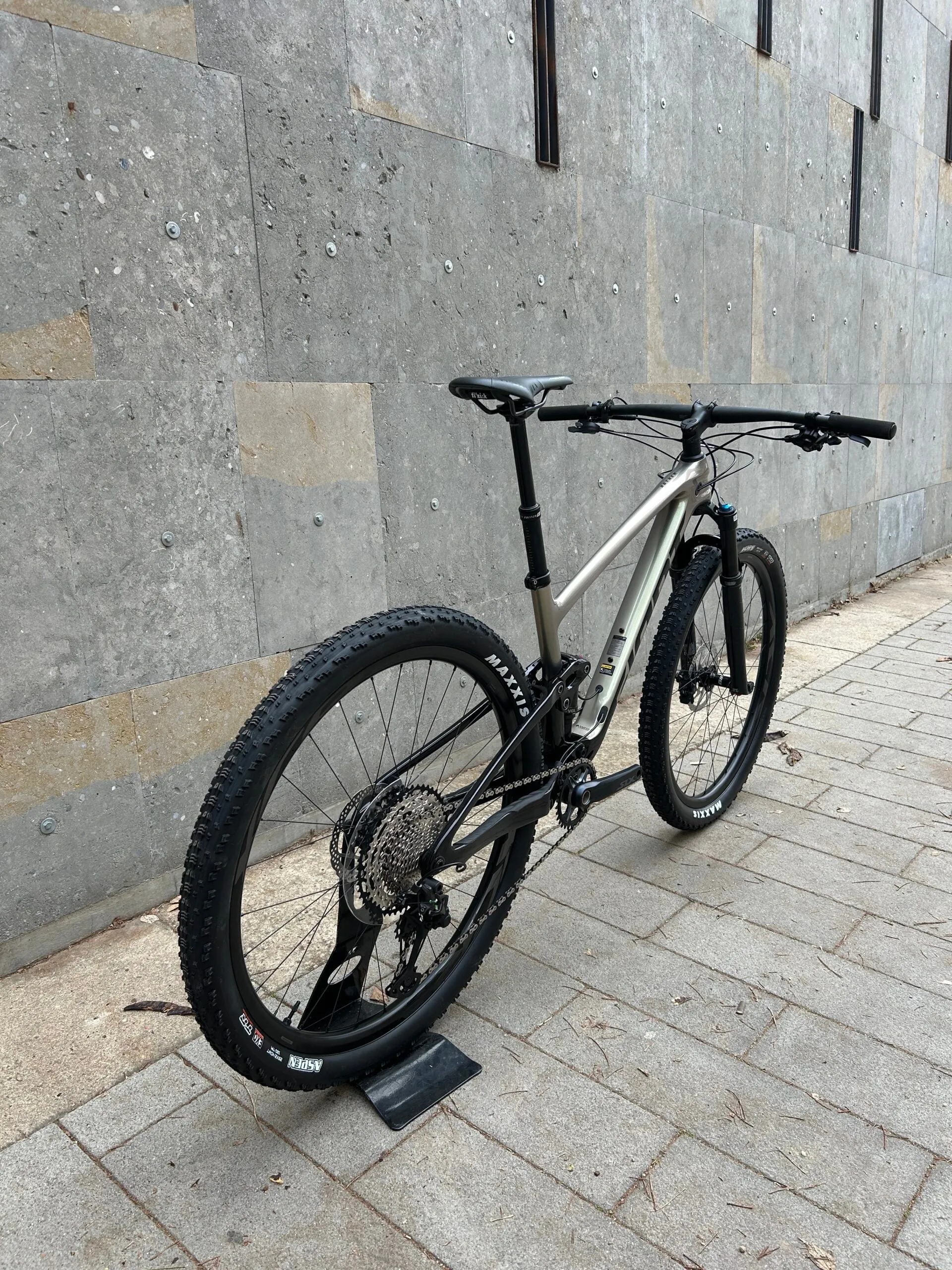 Giant Anthem Advanced 29 2 2024 - Shimano Deore XT 1x12sp - Giant XCR 2 29 Carbon