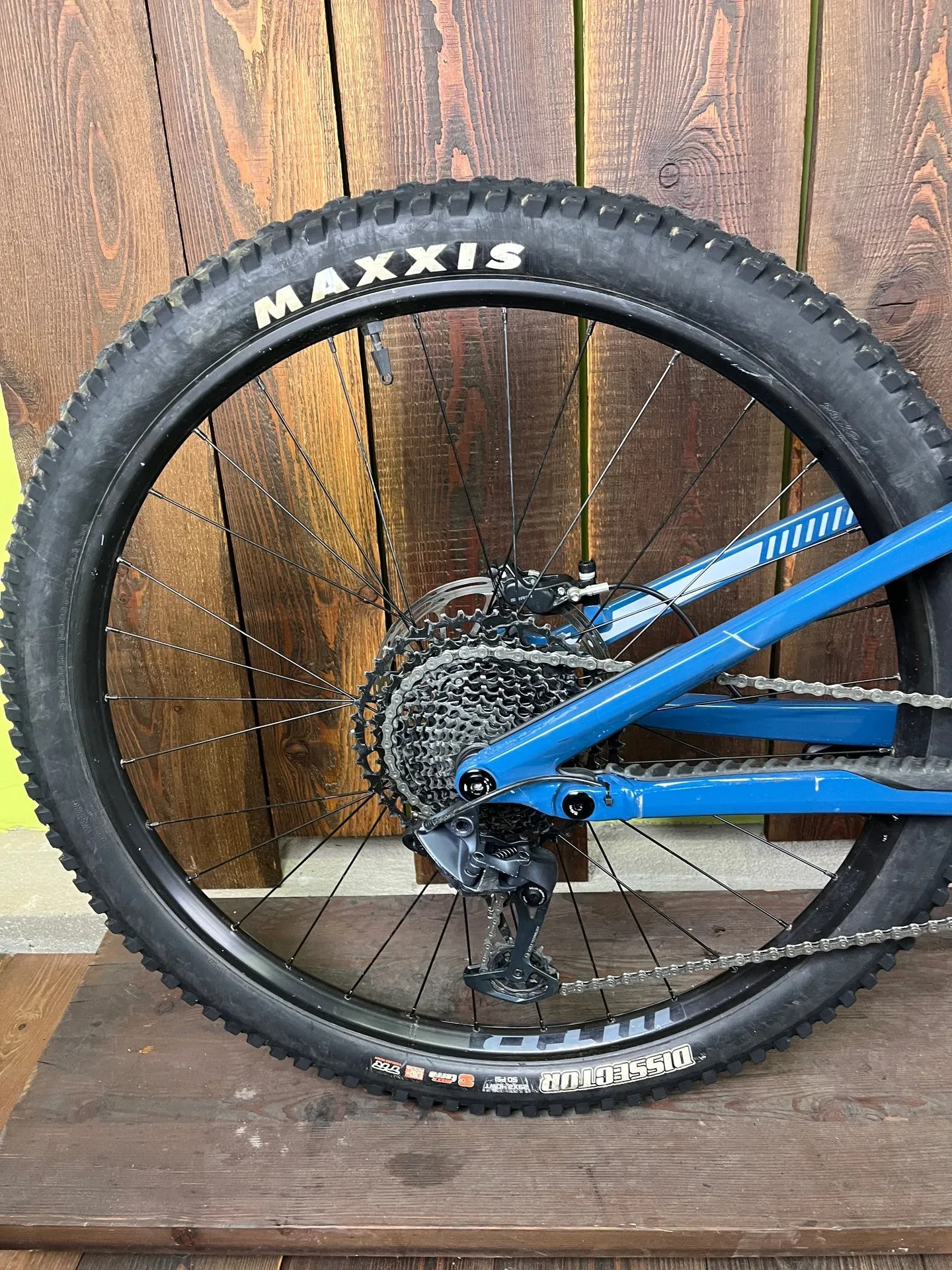 GT Bicycles Sensor Carbon Pro 2024 - Sram GX Eagle 1x12sp - WTB KOM Trail i30