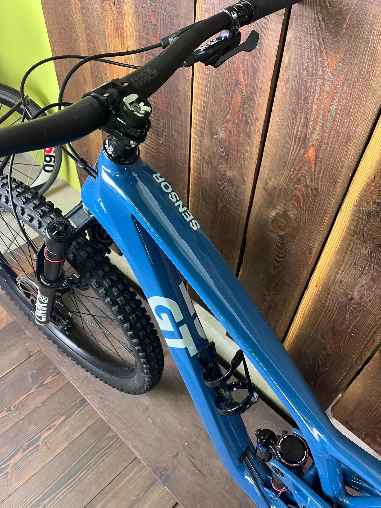 GT Bicycles Sensor Carbon Pro 2024 - Sram GX Eagle 1x12sp - WTB KOM Trail i30