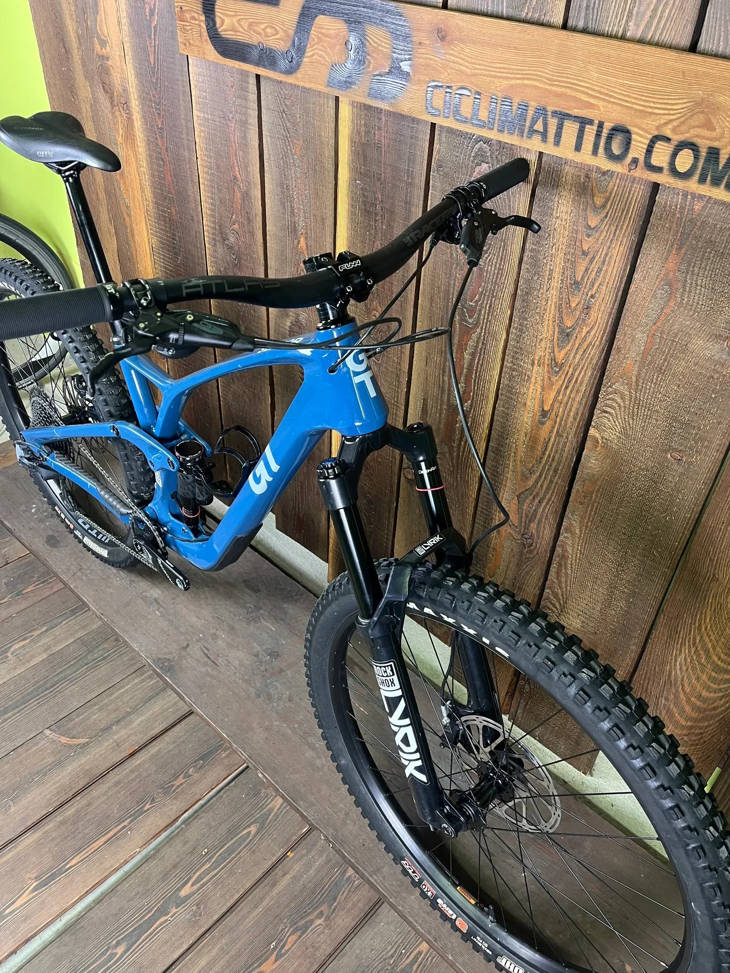 GT Bicycles Sensor Carbon Pro 2024 - Sram GX Eagle 1x12sp - WTB KOM Trail i30