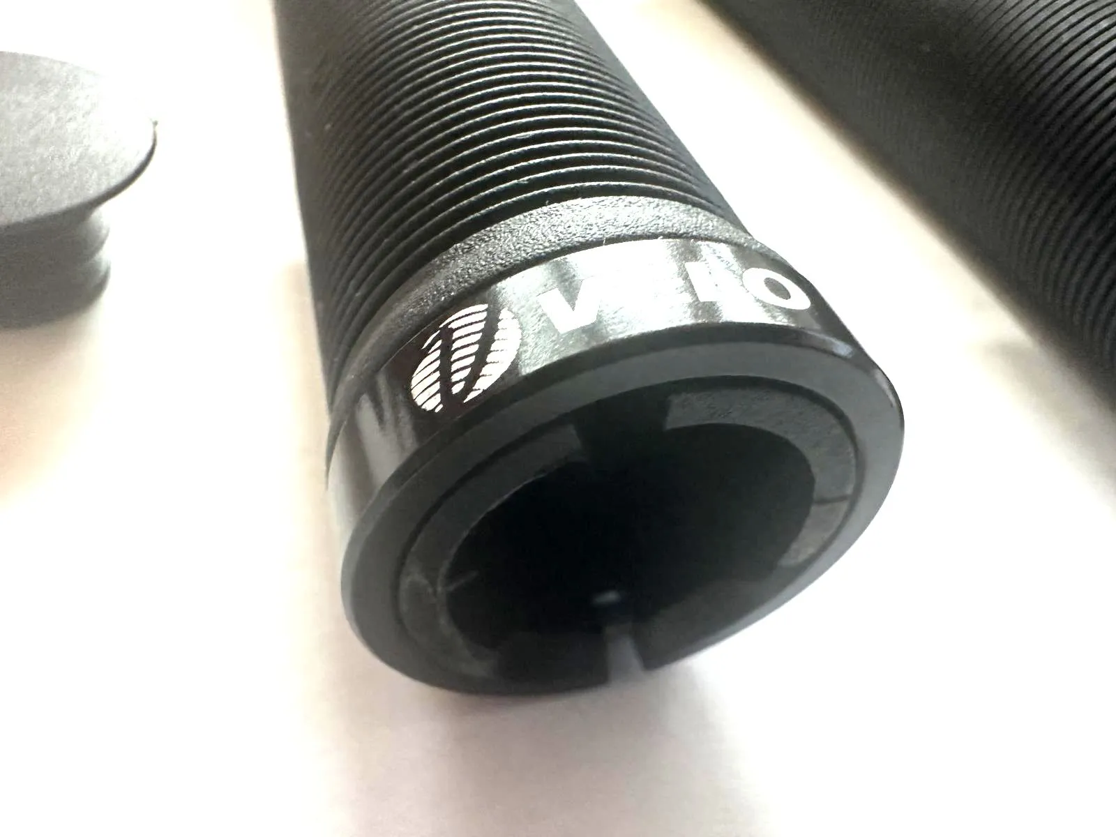 Lot of 2 Velo MTB Bike Dual Lock-On Handlebar Grips 150mm 22.2mm Black NEW