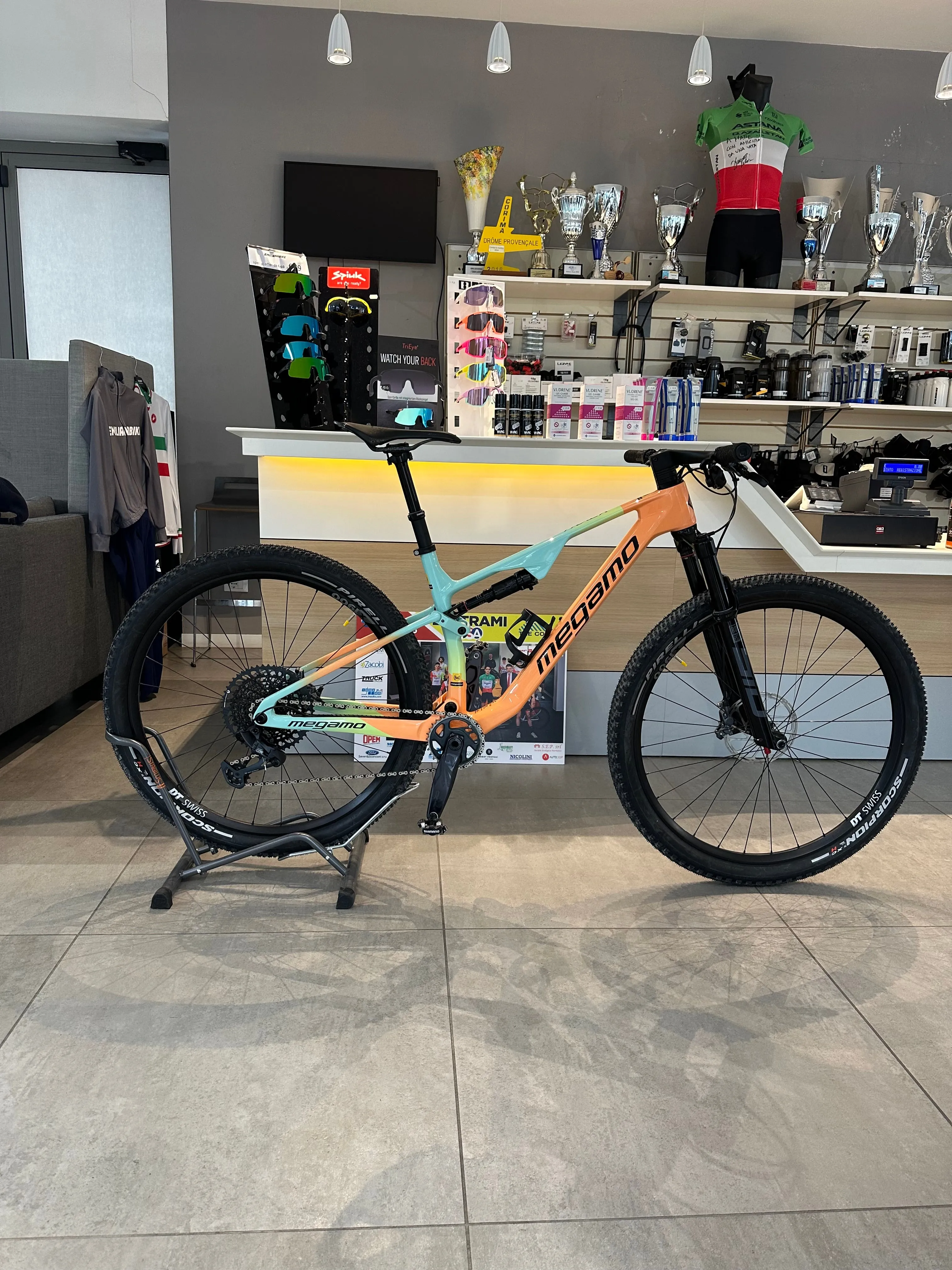 Megamo track 120 team replica 2024 - sram gx - dtswiss x1900