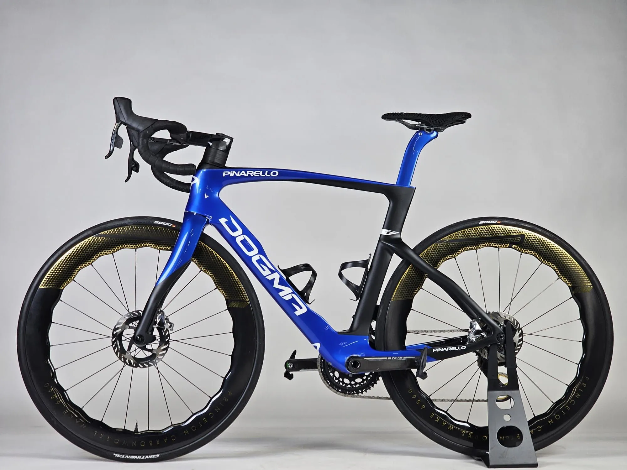 Pinarello Dogma F 2024 - Sram Red eTap AXS 2x12sp  - Princeton Wake 6560