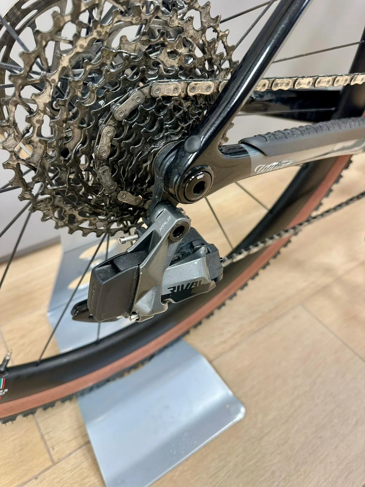 Wilier Rave SL 2025 - Sram Rival XPLR AXS D2 1x12sp - Miche Graff Allroad