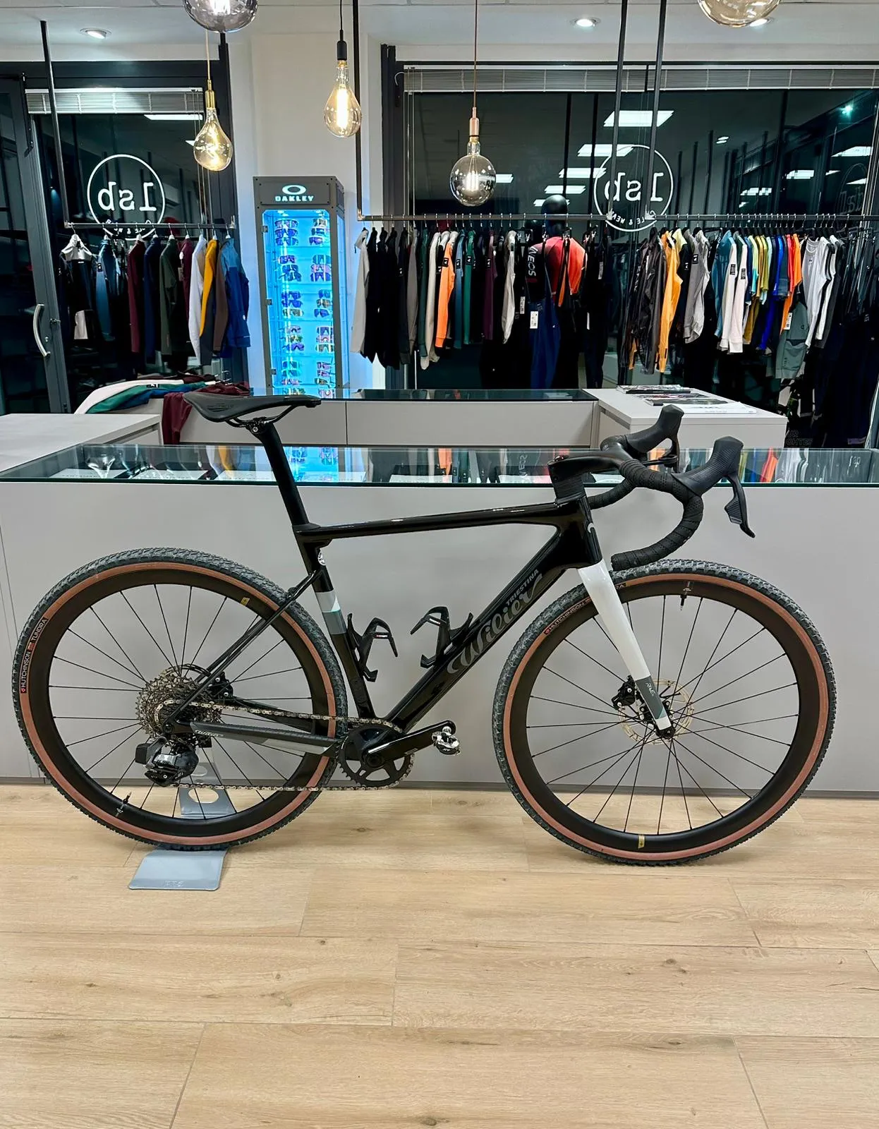 Wilier Rave SL 2025 - Sram Rival XPLR AXS D2 1x12sp - Miche Graff Allroad